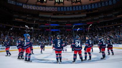 Attēls rakstam: Šmitam līdz šim lielākais spēles laiks, “Rangers” pārliecinoši pārspēj “Canucks”