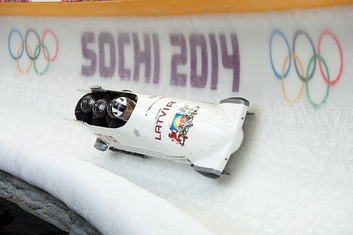Soču spēļu izskaņā sudrabs bobsleja četriniekam (papildināta)