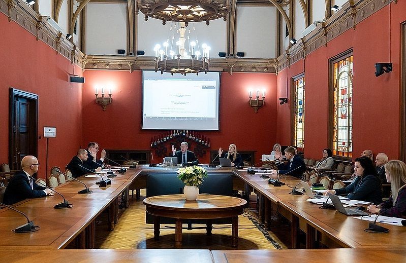 Sodi par noziegumiem pret valsts drošību būs bargāki, lemj Saeimas Juridiskā komisija