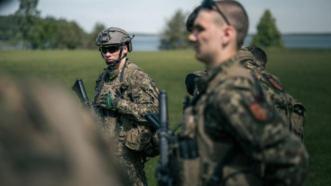 Attēls rakstam: Šodien militārajās bāzēs ierodas jauna grupa: Cik no šiem jauniešiem ir brīvprātīgie un cik – iesauktie?