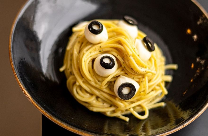 Spokaini gardumi: mūmijas, raganu slotas un pasta ar acīm
