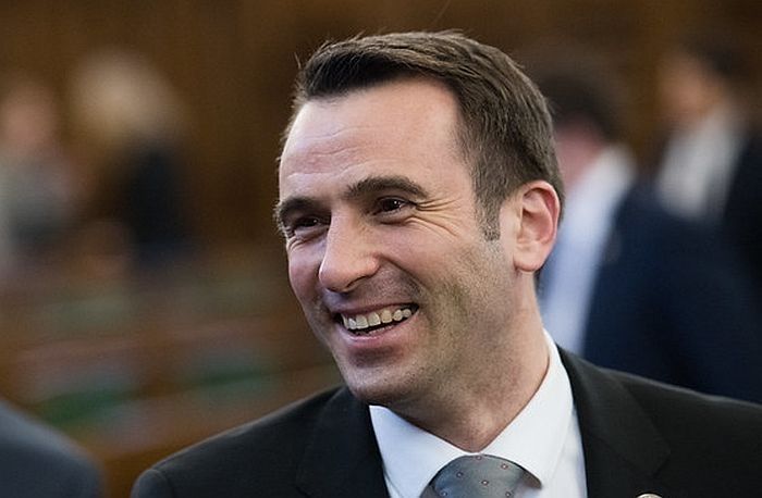 Staķis pēc ievēlēšanas neuzliek Rīgas mēra amata ķēdi