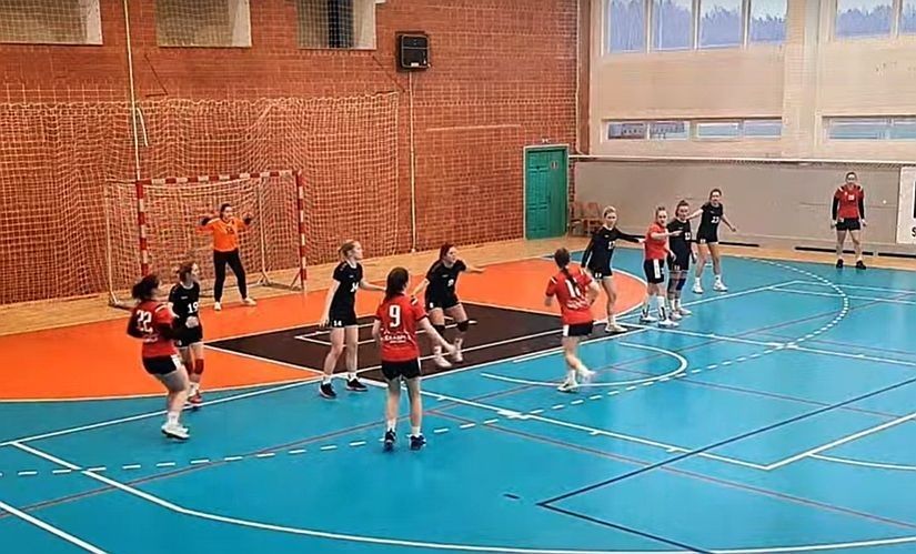Stopiņu handbolistes nenosargā astoņu vārtu pārsvaru un nospēlē neizšķirti ar LSPA