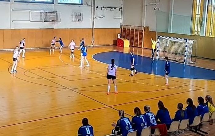Stopiņu handbolistes pēdējās minūtēs izlaiž no rokām ceļazīmi uz finālu