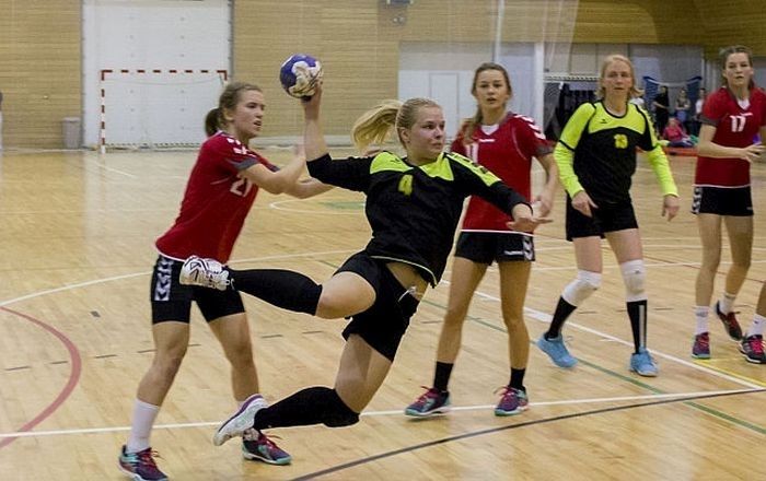 Stopiņu handbolistes uzvar, salaspilietes nezaudē