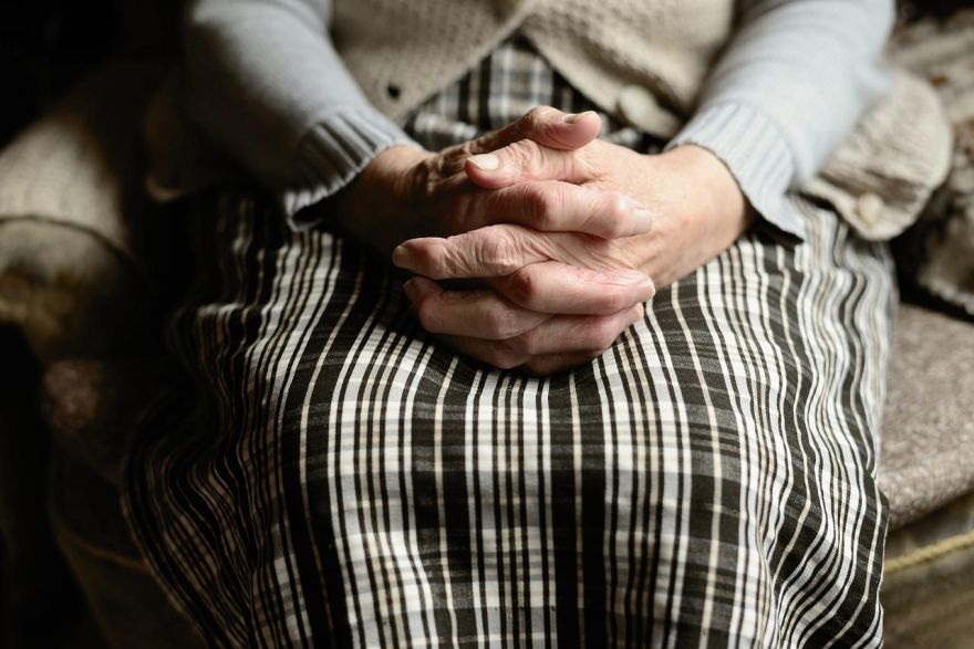 Straujās inflācijas kompensēšanai rosina pensionāriem šogad izmaksāt 13.pensiju