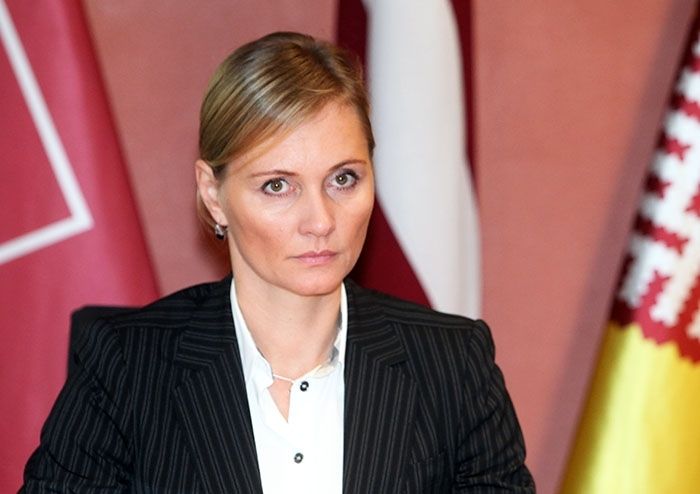 Tieslietu ministre atlaiž nekaunīgo tiesu izpildītāju, kurš Jūrmalā 76 santīmu parāda dēļ izsolīja dzīvokli