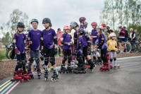 Foto, video: Tīrainē svinīgi atklāta jaunā skrituļošanas trase