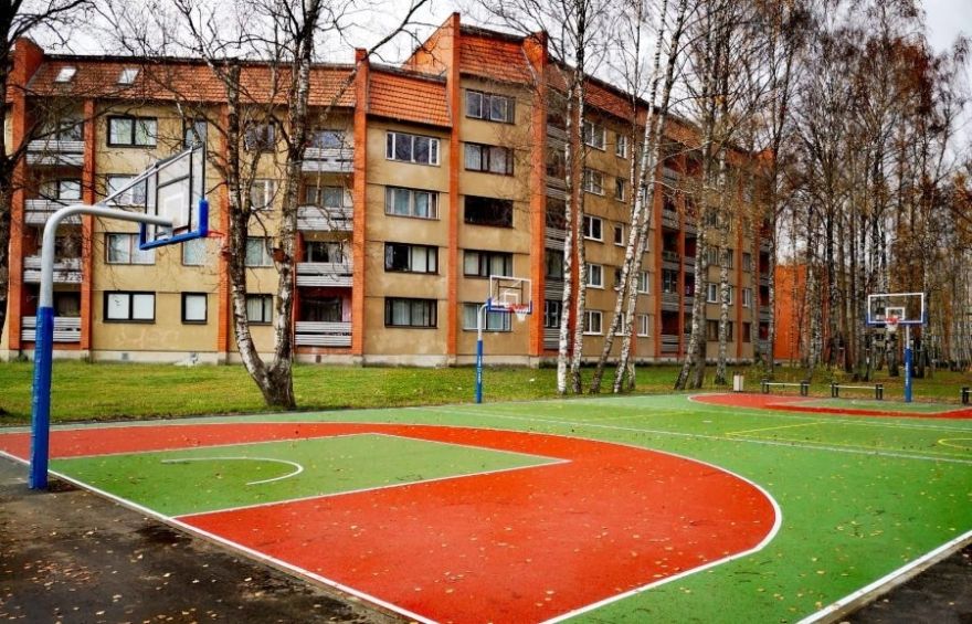 Titurgā par 64 000 eiro izbūvēti jauni strītbola laukumi