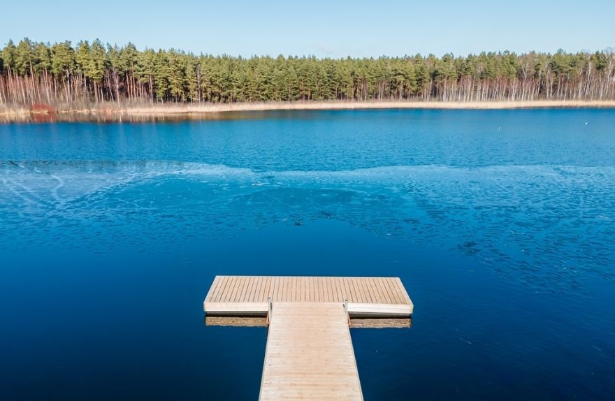 Titurgas ezerā ūdens kvalitāte atkal ir laba un atļauts peldēties