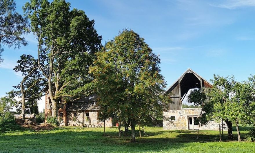 Topošajā telpiskās skaņas koncertzālē "Skaņu muiža 360" Ropažu novadā notiks pirmais muzikālais vakara pikniks