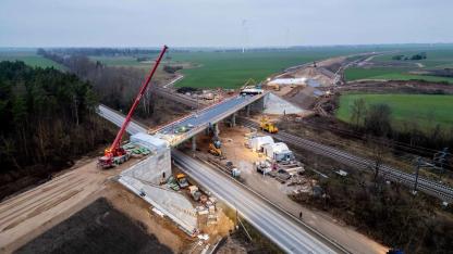 Attēls rakstam: Tuvoties vēlēšanām, Pīlēns un Hermanis no jauna iededz strīdu par “Rail Baltica” nākotni