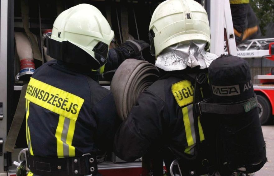 Ugunsgrēkā Salaspilī cietis cilvēks (papildināta)