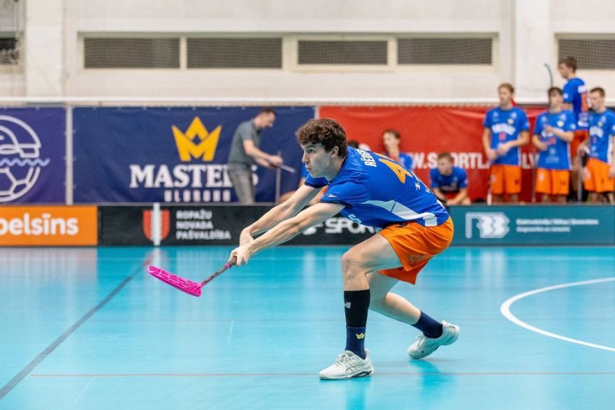 Ulbrokas florbola komandām piecas uzvaras sešās pusfinālu spēlēs