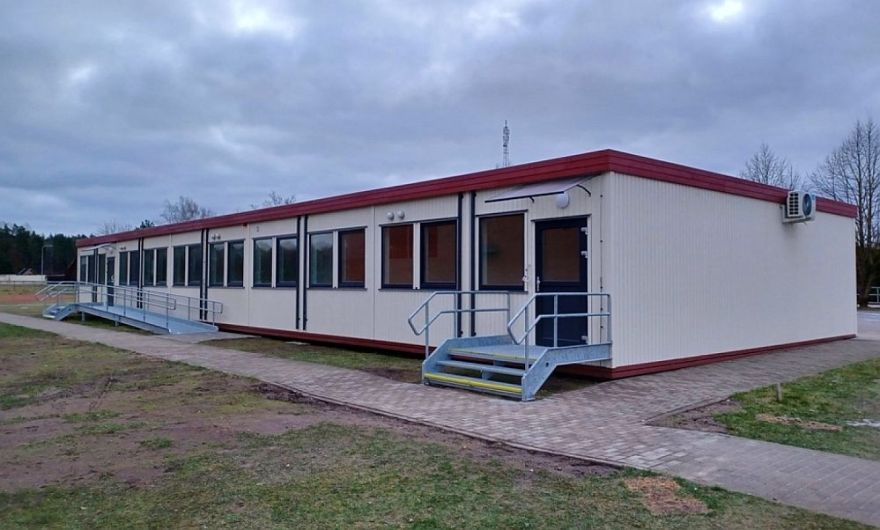 Ulbrokas vidusskolas trešo klašu skolēni mācības atsāks moduļu tipa ēkā