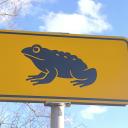 Attēls rakstam: Uz ceļiem daudzviet redzamas jaunas zīmes. Kā rīkoties, tādu ieraugot?