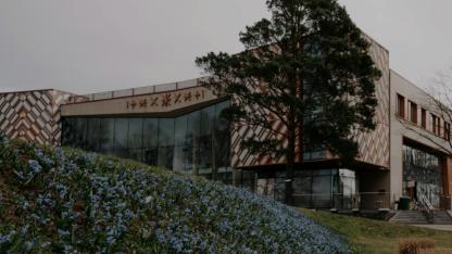 Attēls rakstam: Uz laiku atstādina Ādažu pašvaldības izpilddirektoru; deputātus šokē naudas summa, kas paredzēta advokātam
