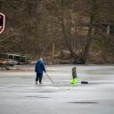 Attēls rakstam: Uz ledus, nepieskatīts piecgadnieks un apzināti bojāta pieturvieta -  brīvlaika parkāpumi  Ropažos