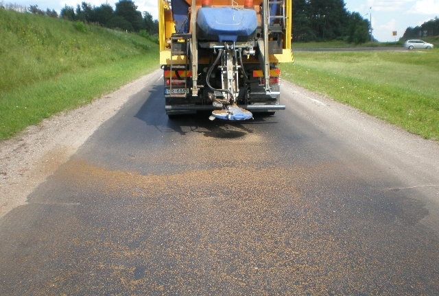 Uz Pierīgas autoceļiem veidojas svīduma vietas, šosejas var būt slidenas