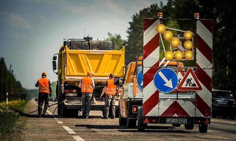 Uz Saulkrastu apvedceļa un autoceļa Ādaži – Garkalne sāk atjaunot segumu