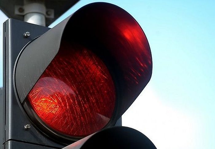 Uz Vidzemes šosejas Siguldā nedarbojas luksofors