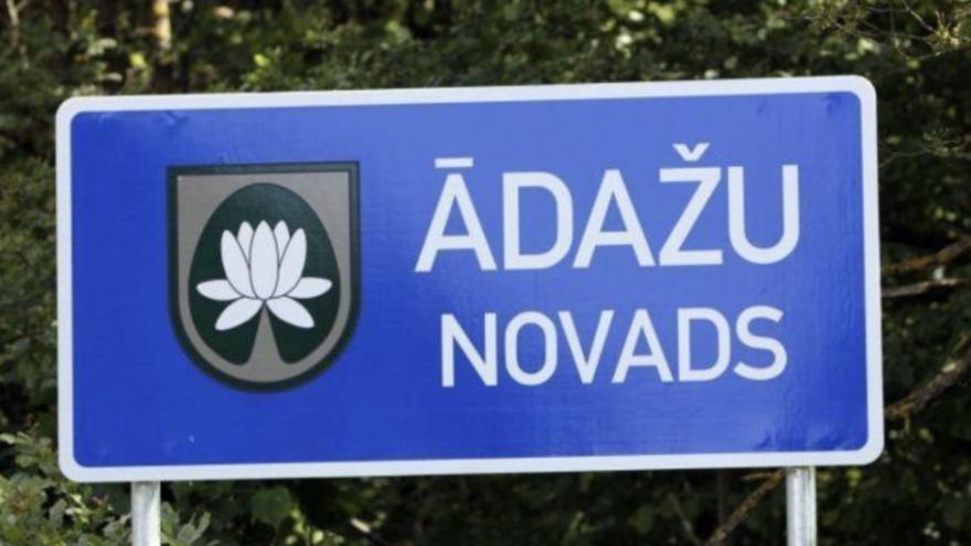 Attēls rakstam: “Uzaicinājums ir, bet darba kārtībā jautājuma nav!” Ādažos pirms domes sēdes jauns satraukums