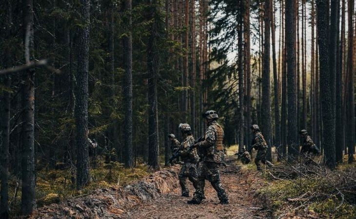 Uzmanību! Jauniem vīriešiem nekavējoties jāpiesakās valsts aizsardzības dienestā