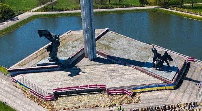 Uzvaras parkā esošā pieminekļa demontāžu paredzēts veikt līdz 15.novembrim
