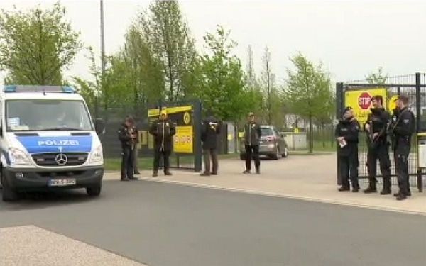 Vācijas policija aizturējusi aizdomās turamo par uzbrukumu Dortmundes "Borussia" autobusam