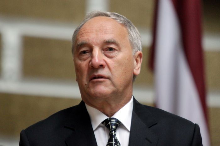 Vai prezidentam jāpiedalās referendumā?