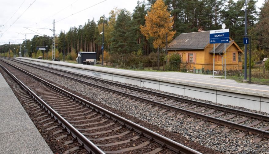 "Vai tiešām pašvaldība paļausies uz talkotājiem?" Kur ceļā uz Kalngales jūru pēkšņi pazudušas visas miskastes?