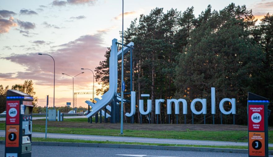 Vairākas dienas nav pilnvērtīgi strādājis Jūrmalas caurlaižu iegādes portāls (papildināta)
