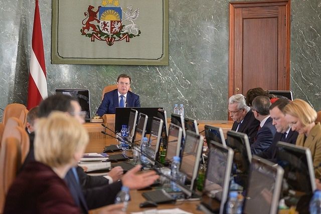 Valdība nākamā gada budžetā iedalījusi naudu veselības nozarei un ceļiem