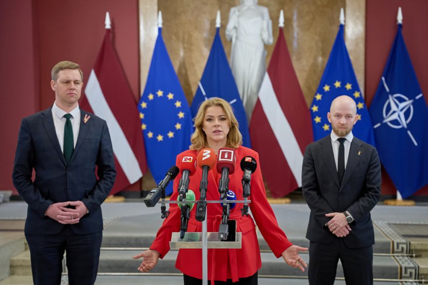 Valdība noturas: koalīcija vienojas turpināt darbu; Švinkam uzdoti "mājasdarbi"