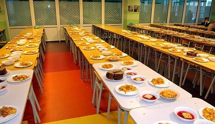 Valsts plāno neturpināt apmaksāt brīvpusdienas 1.- 4.klašu skolēniem, bet likt to darīt pašvaldībām