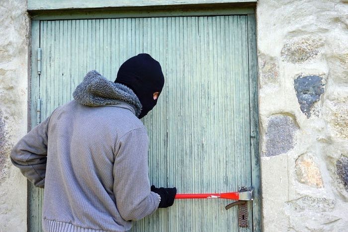 Valsts policija aicina iedzīvotājus svētku laikā parūpēties par savu mājokļu drošību