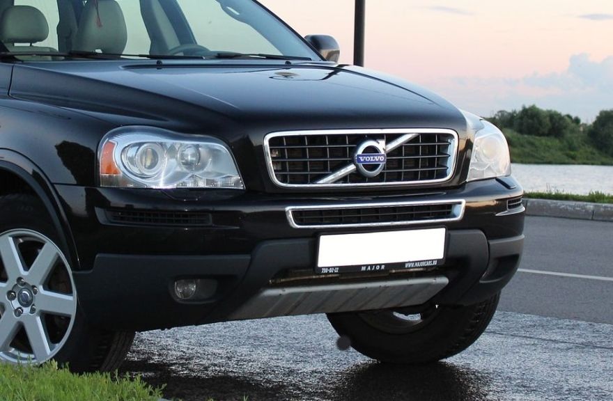 Valsts policija aicina "Volvo" markas spēkratu īpašniekus īpaši parūpēties par auto lukturu aizsardzību no zagļiem