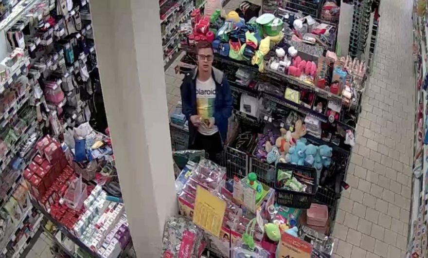 Valsts policija aizdomās par zādzības izdarīšanu meklē attēlā redzamo vīrieti
