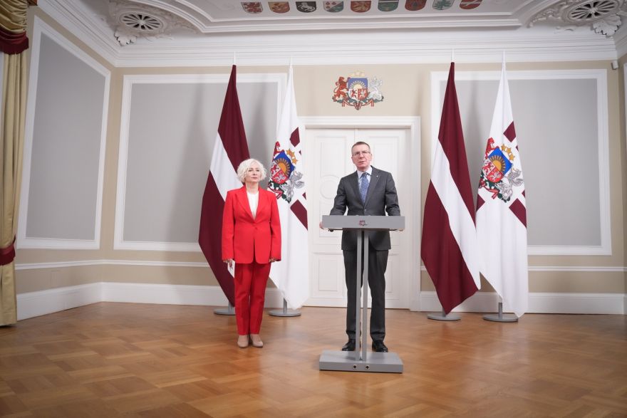 Valsts prezidents: Ir pēdējais laiks valsts pārvaldei pāriet uz darbu klātienē