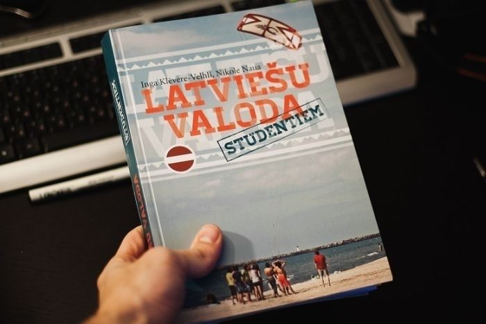 Valsts valodas centrs uzdod uzlabot valsts valodas prasmes Inčukalna novada domes deputātei