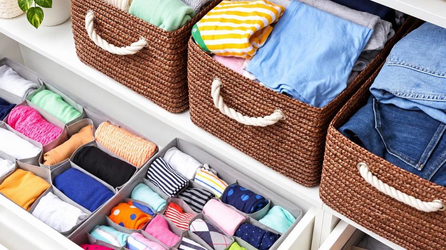 Attēls rakstam: Vasaras garderobe ziemas miegā: kā uzglabāt apģērbu ilgākam laikam