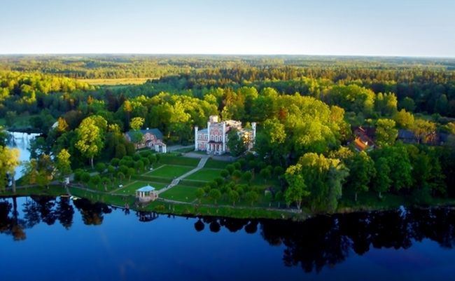 Vasarsvētku svinības Bīriņu pilī