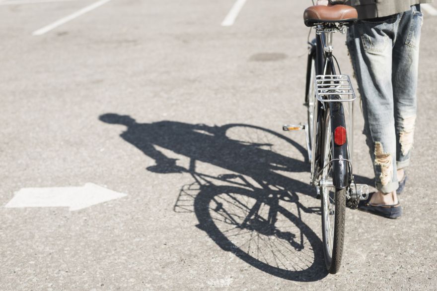 Vecāķos velobraucējai uzbruka svešinieks - policija atklāj detaļas par notikušo