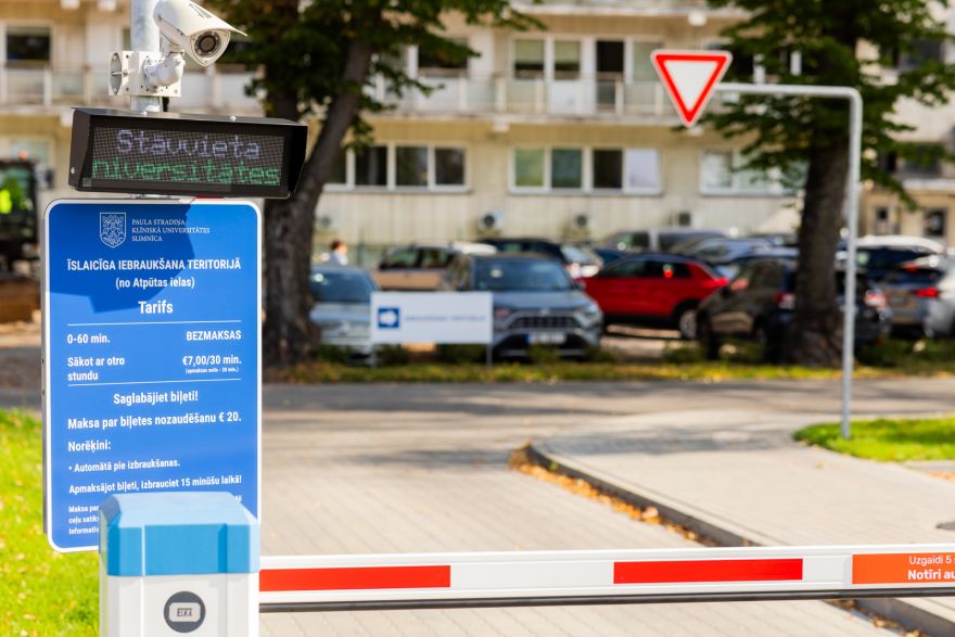 “Vecmāmiņu aizvest pie ārsta kļuva par pārbaudījumu” -  Ievas Veides ieraksts izsauc dusmu vētru sociālajos tīklos
