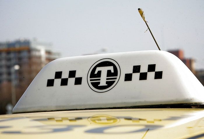 Vēlas oficiāli atļaut taksometriem ārpus to darbības teritorijas uzņemt pasažierus