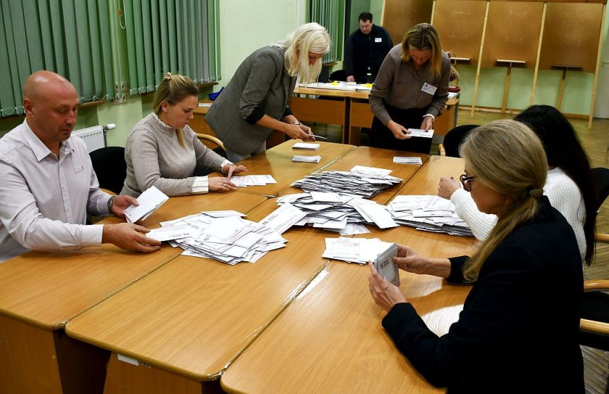 Vēlēšanu rezultāti plkst.3.00: joprojām pārliecinošā vadībā Apvienotais saraksts