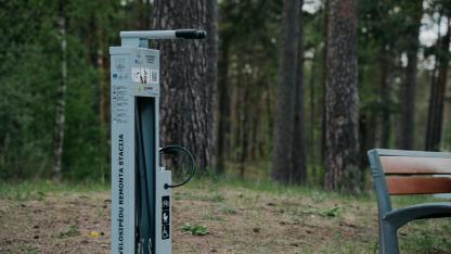 Attēls rakstam: Velobraucējiem Ādažu novadā būs ērtāk – divās vietās uzstādīti jauni veloapkopes stendi