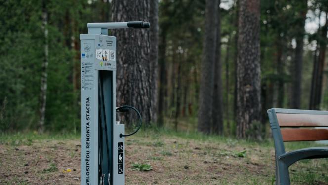 Attēls rakstam: Velobraucējiem Ādažu novadā būs ērtāk – divās vietās uzstādīti jauni veloapkopes stendi