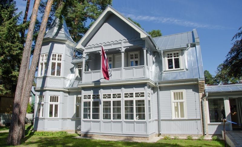 Vēsturisko Raiņa vasaras namiņu Jūrmalas dome plāno izsolīt nākamā gada janvārī