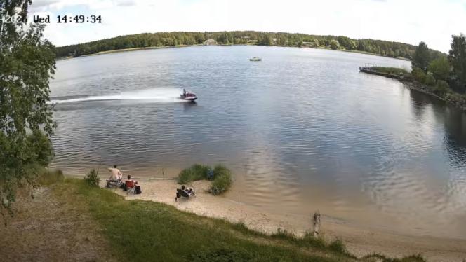 Attēls rakstam: VIDEO: Ādažos pārgalvīgs ūdens motociklists "lido" gar pašu krastu